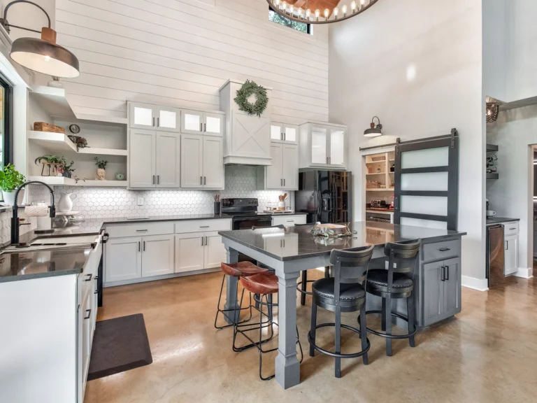 Holland, TX Metal Barndominium.